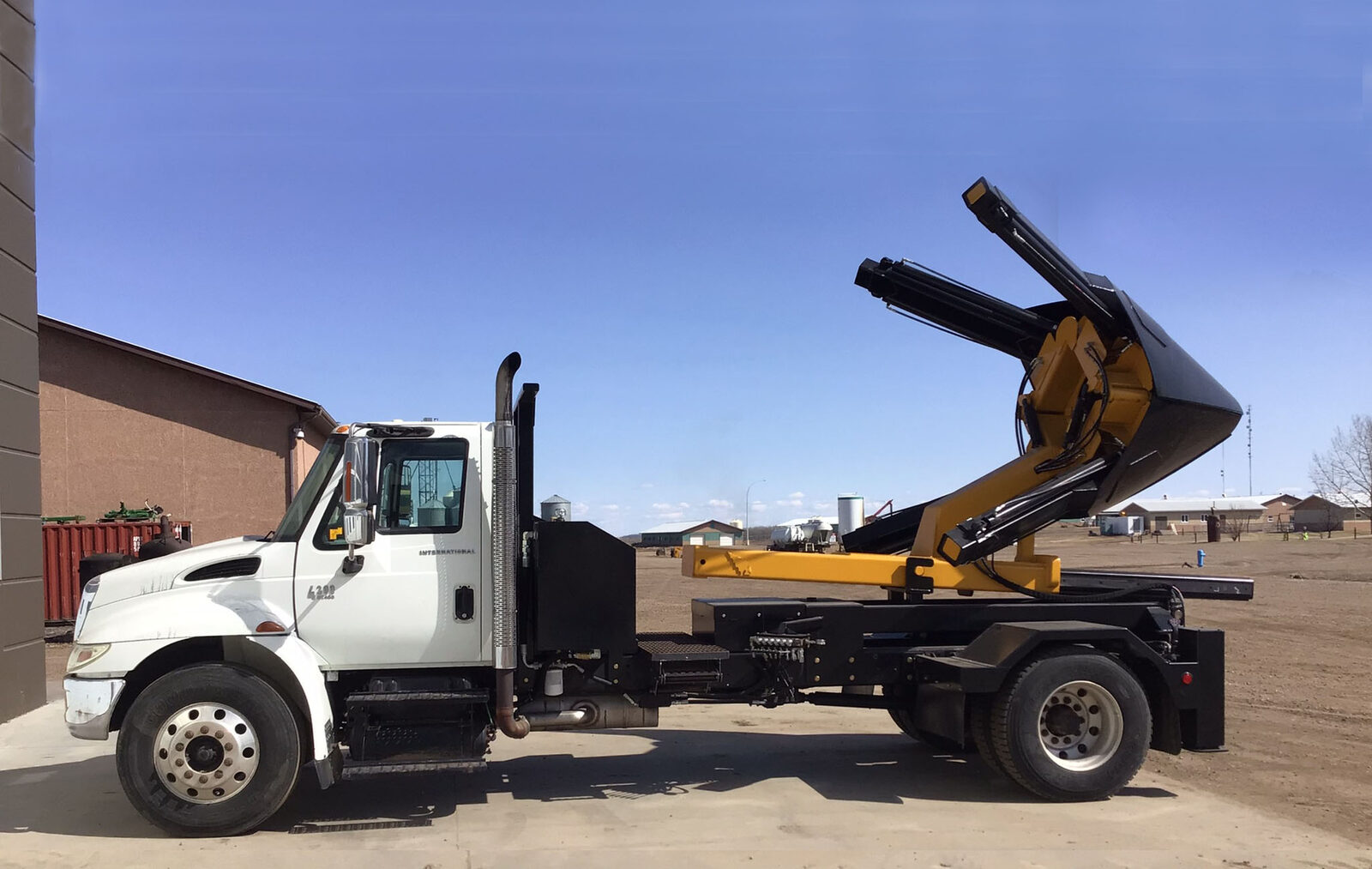 Holt tree spade truck